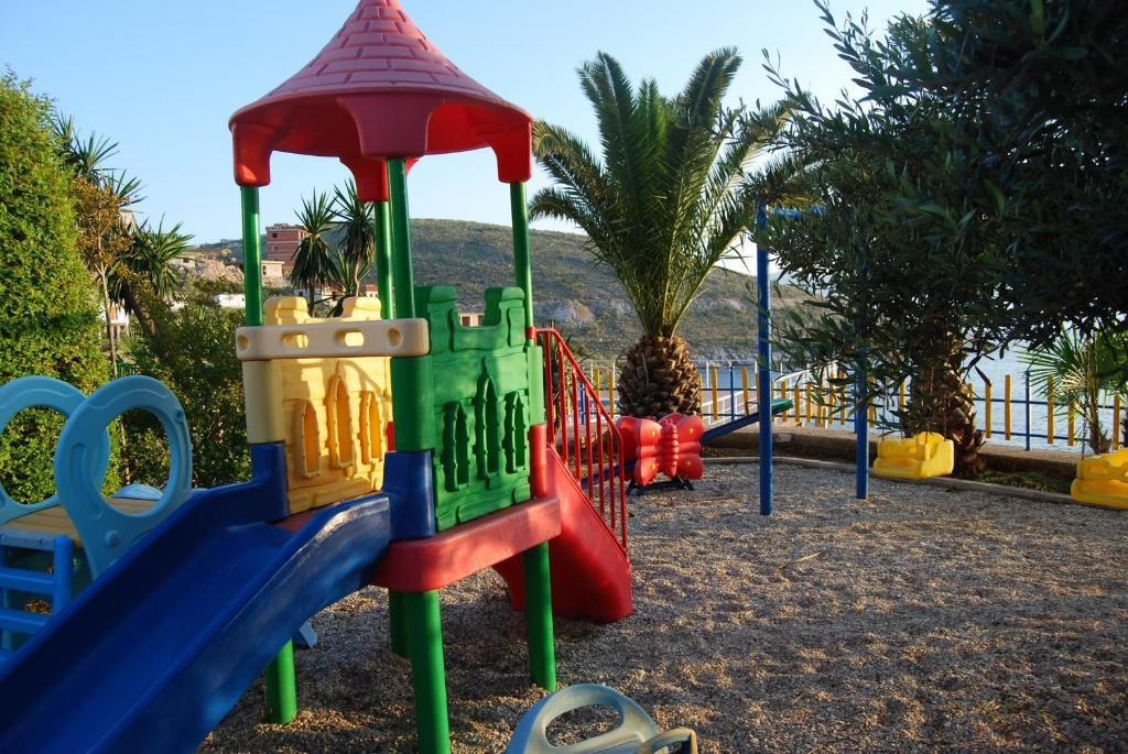 Bahamas Sarandë