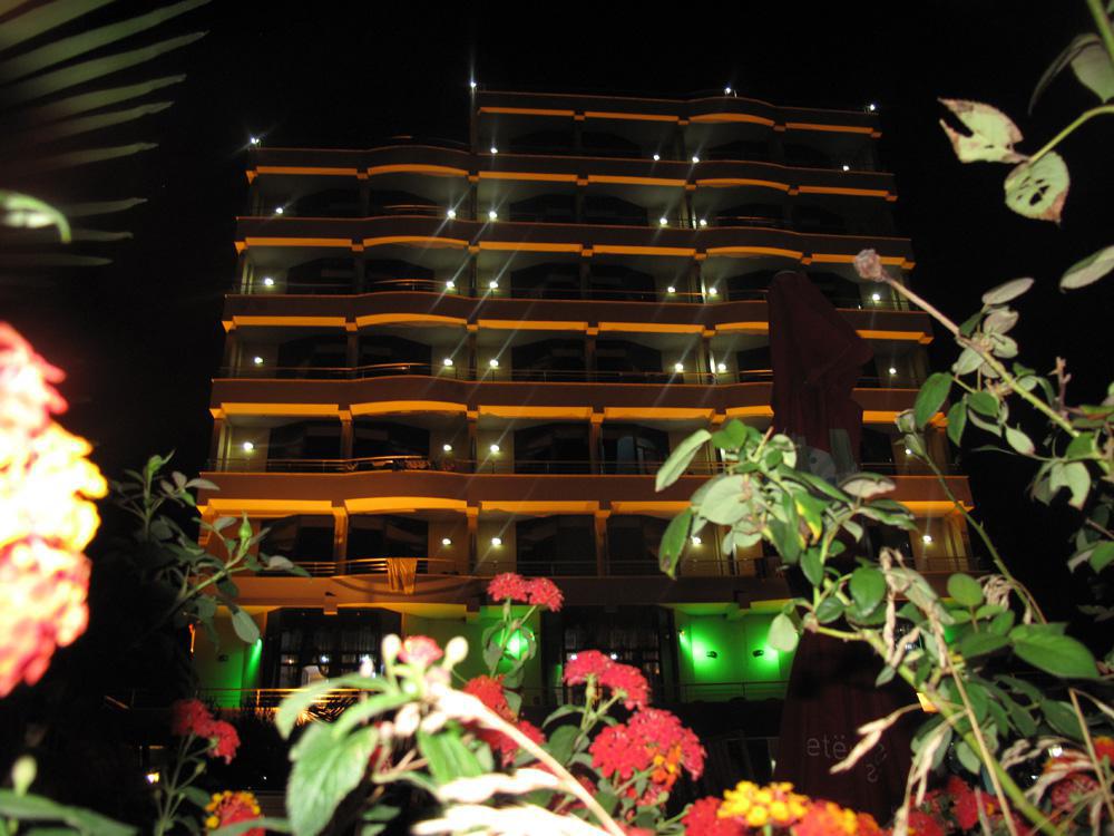 酒店 Bahamas Sarande
