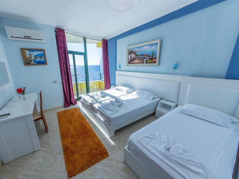 Bahamas 4* Sarandë