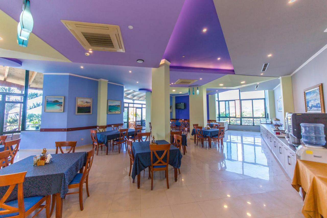 Bahamas 4* Sarandë